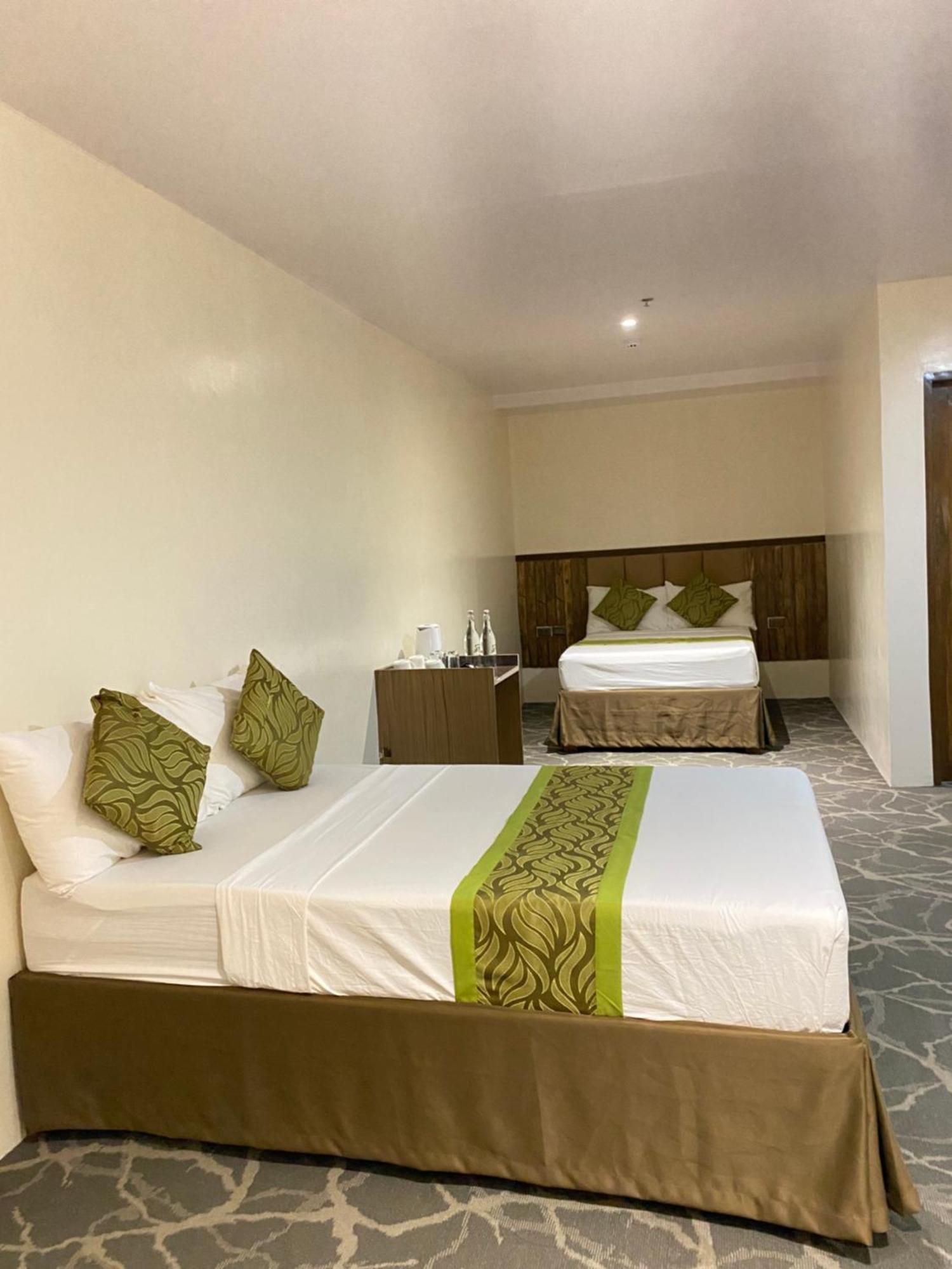 Maxi Hotel And Event Center Tagbilaran City Exterior photo