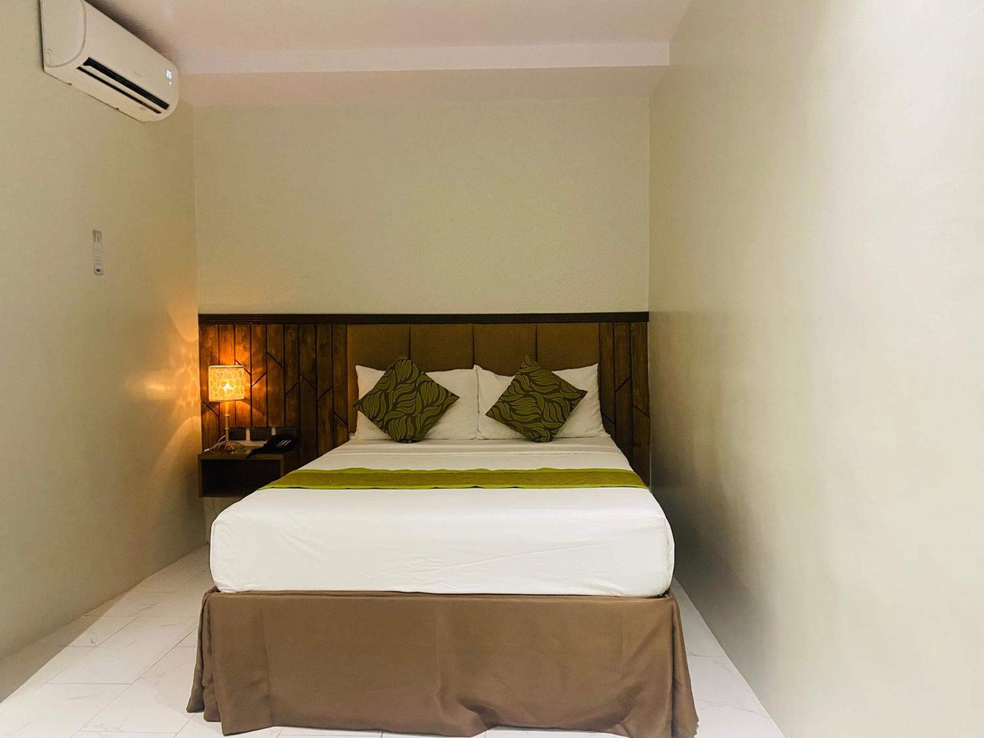 Maxi Hotel And Event Center Tagbilaran City Exterior photo