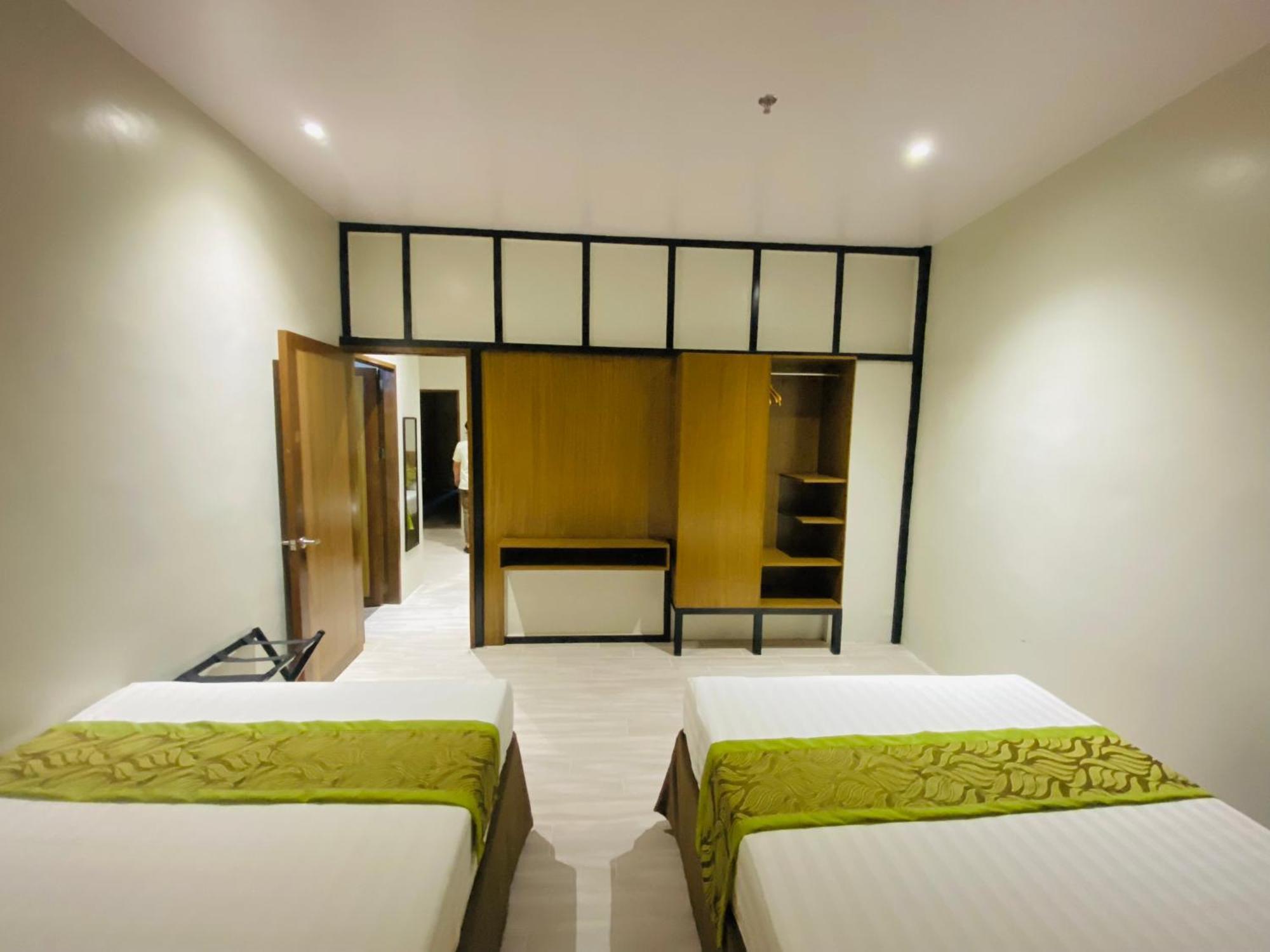 Maxi Hotel And Event Center Tagbilaran City Exterior photo