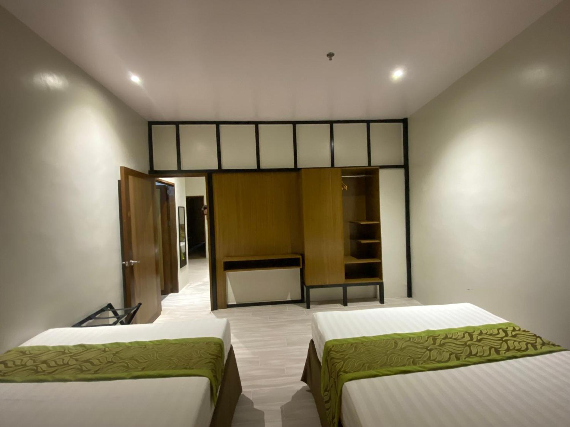 Maxi Hotel And Event Center Tagbilaran City Exterior photo