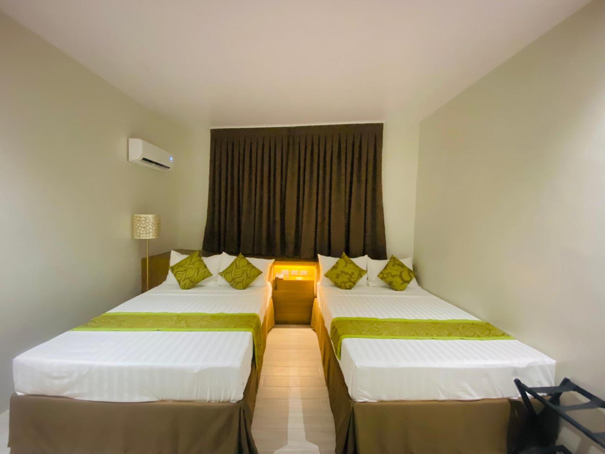 Maxi Hotel And Event Center Tagbilaran City Exterior photo